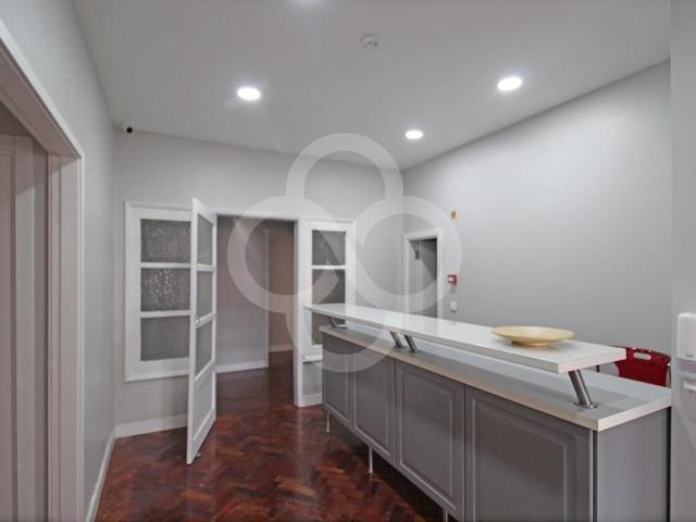 Residencial de Estudantes no Shopping Centre Acqua Roma no C. 1600m² Alvalade