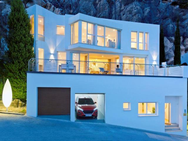 Residencial lleno de luz con grandes espacios interiores, ar. 353m² Altea
