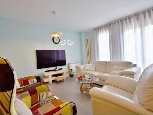 RESIDENCIAL SANDOVAL Piso seminuevo con 2 habitaciones antes 3, 2 baños y garaje