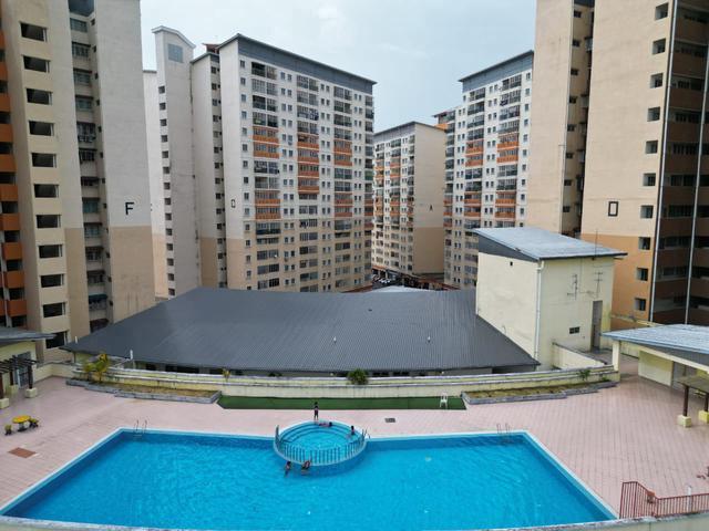 Residensi Bistaria Tingkat Rendah Murah Kondisi Cantik