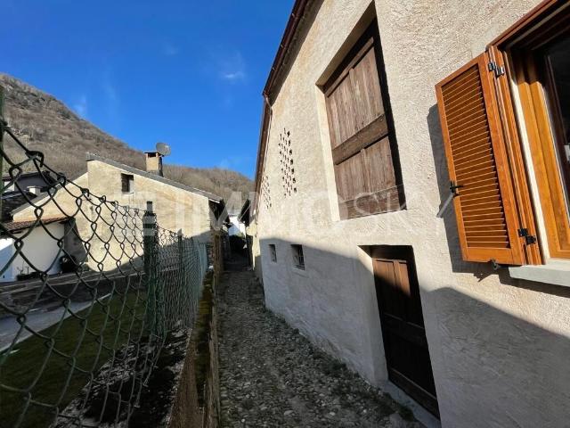 Residential building with 10 rooms on sale in Mezzovico 173 m² | dreamo. Ch