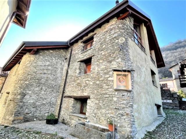 Residential building with 10 rooms on sale in Mezzovico 220 m² | dreamo. Ch