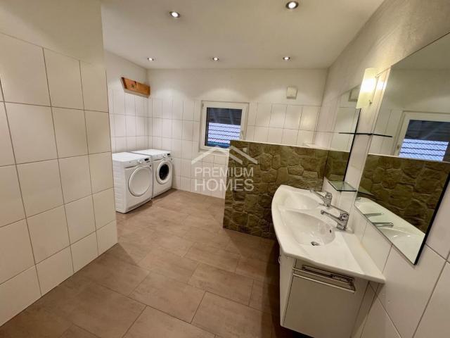 Residential building with 12 rooms on sale in Heitenried 310 m² | dreamo. Ch