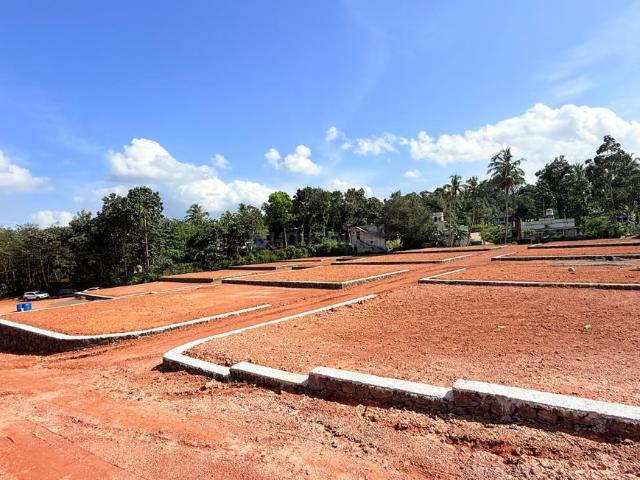 Residential Plot in Mulanthuruthy for resale Kochi. The reference number is 20509865