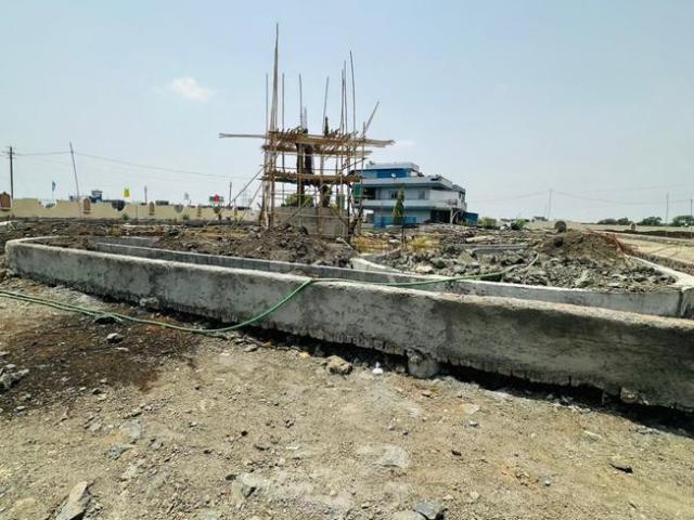 Residential Plot in Manglia for resale Indore. The reference number is 20660115