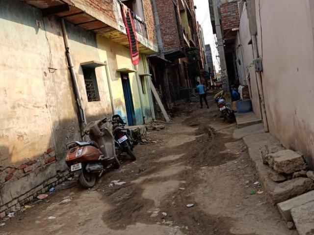 Residential Plot in Molarband for resale New Delhi. The reference number is 9098224