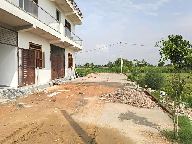 Residential Plot in Morta Village for resale Ghaziabad. The reference number is 20744191