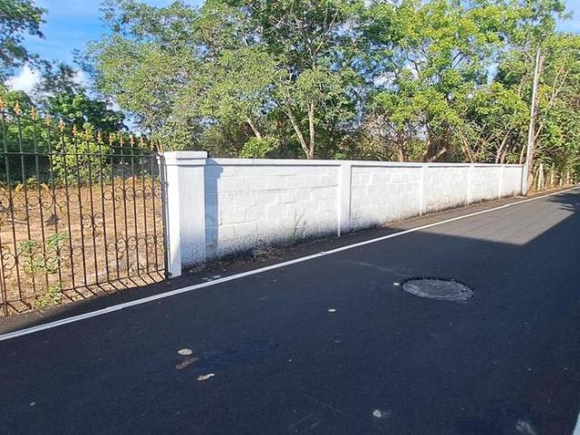 Residential Plot in Neelankarai for resale Chennai. The reference number is 20180464