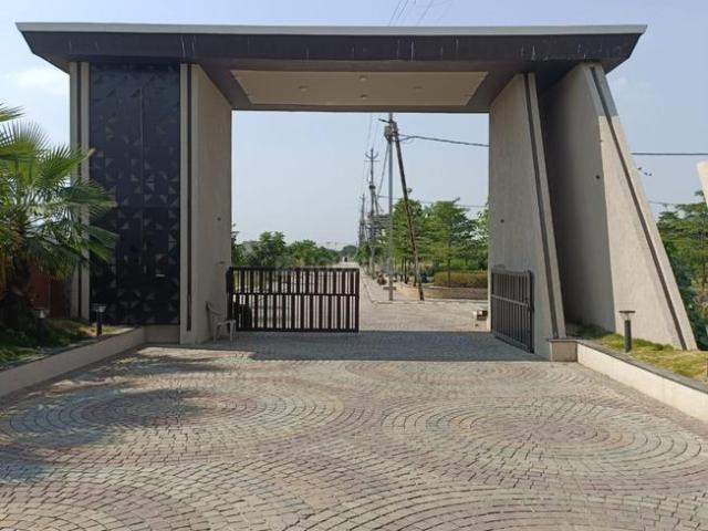 Residential Plot in Nipania for resale Indore. The reference number is 13976792