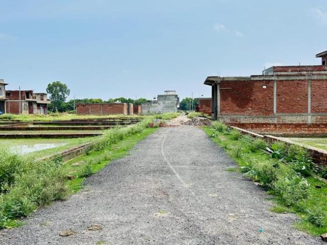 Residential Plot in Alambagh for resale Kanpur Road. The reference number is 17420302