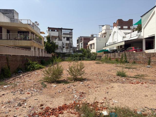 Residential Plot in Alkapuri for resale Vadodara. The reference number is 20404163
