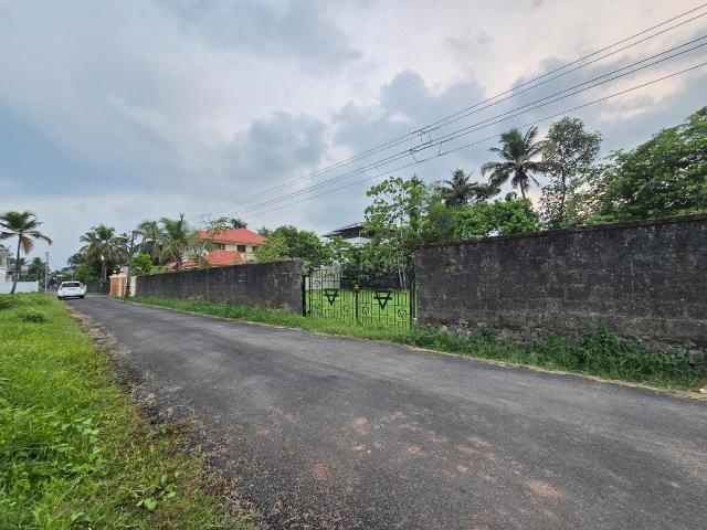 Residential Plot in Aluva for resale Kochi. The reference number is 20068190