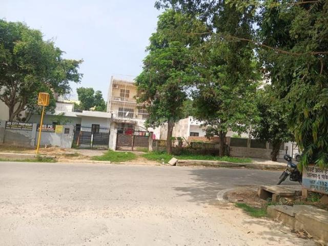 Residential Plot in Ansal Golf Links 1 for resale Greater Noida. The reference number is 18412554