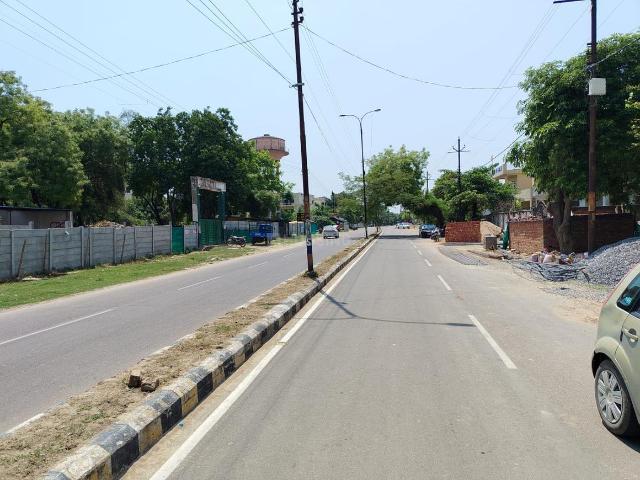 Residential Plot in Bangla Bazar for resale Lucknow. The reference number is 19903296