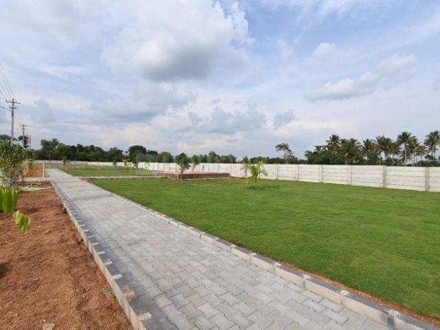 Residential Plot in Chhatikara for resale Vrindavan. The reference number is 19402528