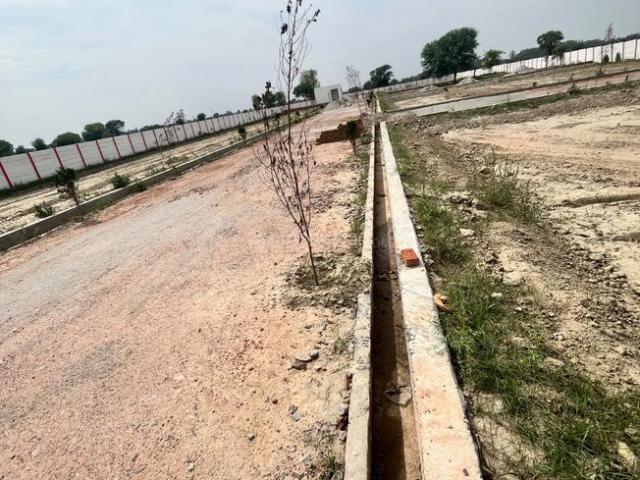 Residential Plot in Chhatikara for resale Vrindavan. The reference number is 19969447