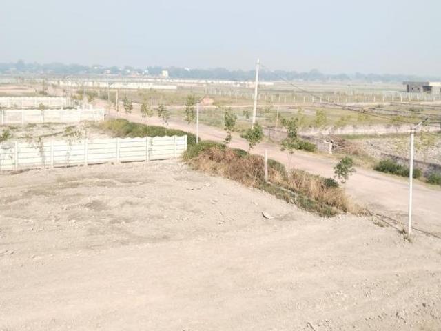 Residential Plot in Choorahansi for resale Mathura. The reference number is 20075639