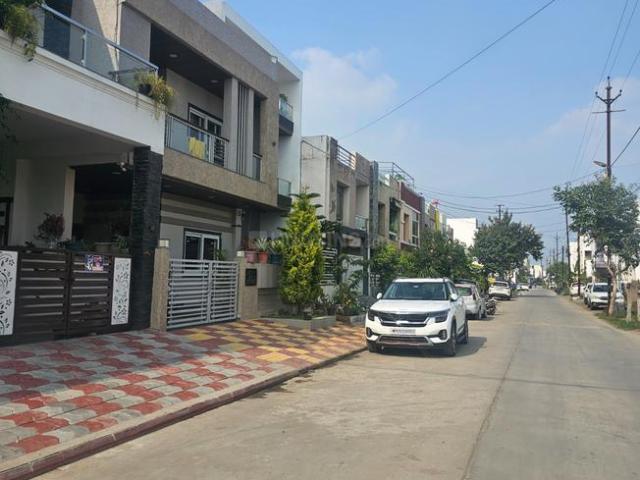 Residential Plot in County Walk Township for resale Indore. The reference number is 20195892