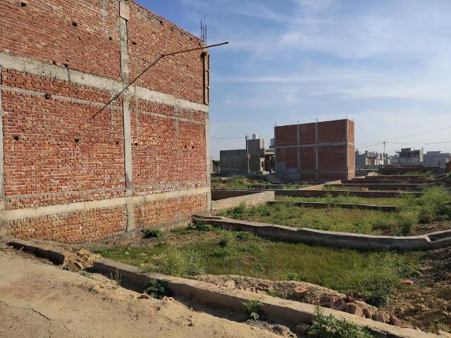 Residential Plot in Dadri for resale Greater Noida. The reference number is 19807341