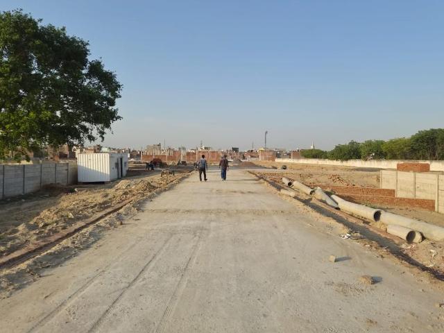 Residential Plot in Dadri for resale Greater Noida. The reference number is 20036011