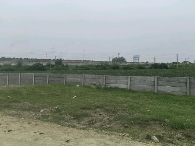 Residential Plot in Dadri for resale Greater Noida. The reference number is 20736038