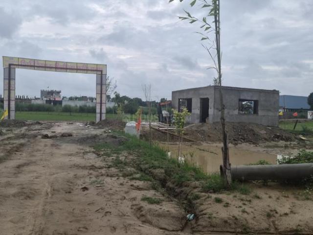 Residential Plot in Dadri for resale Greater Noida. The reference number is 20876433