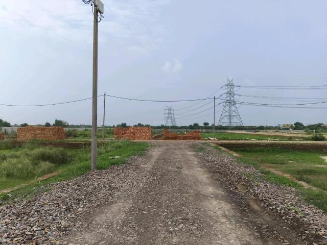 Residential Plot in Dadri for resale Greater Noida. The reference number is 20838818