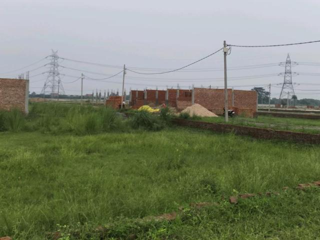 Residential Plot in Dadri for resale Greater Noida. The reference number is 20993527