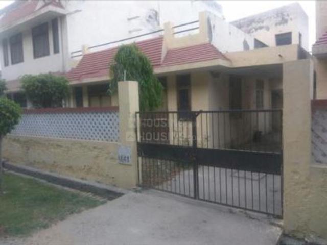 Residential Plot in Delta II for resale Greater Noida. The reference number is 18205333