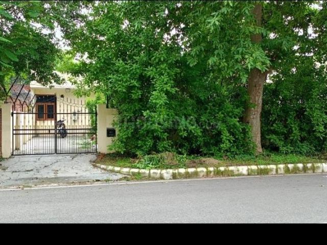 Residential Plot in Eta I for resale Greater Noida. The reference number is 18160820