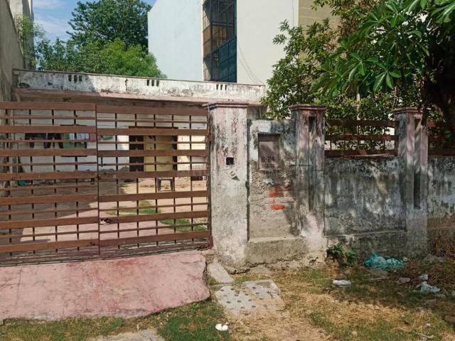 Residential Plot in Eta I for resale Greater Noida. The reference number is 20214221