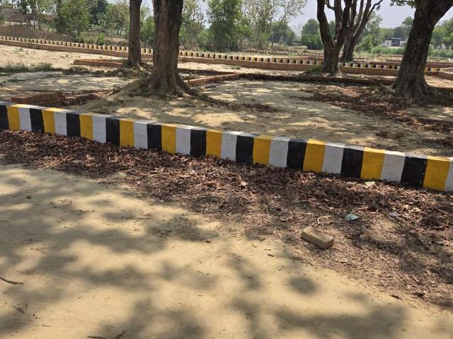 Residential Plot in Faridpur for resale Varanasi. The reference number is 17273464