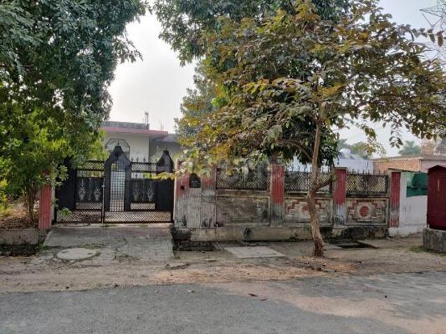 Residential Plot in Gamma II for resale Greater Noida. The reference number is 14382637