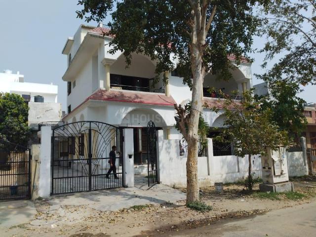 Residential Plot in Gamma II for resale Greater Noida. The reference number is 18314909