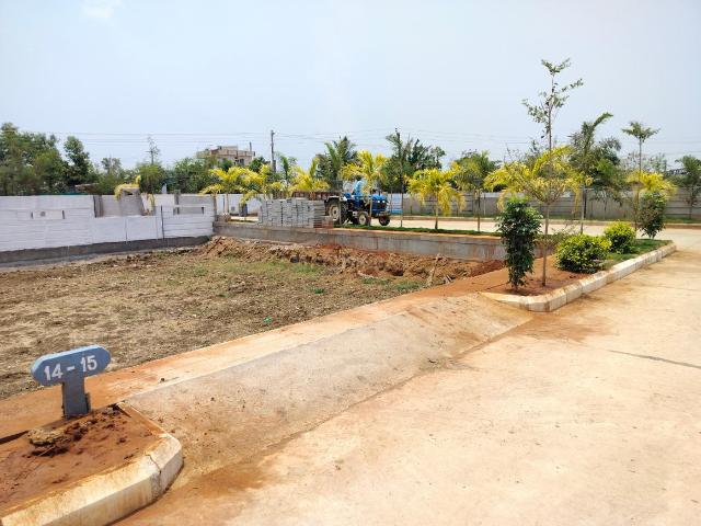 Residential Plot in Gannavaram for resale Krishna. The reference number is 20194834