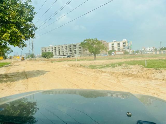 Residential Plot in Gazipur for resale Zirakpur. The reference number is 10770688