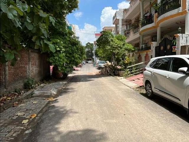 Residential Plot in Gomti Nagar for resale Lucknow. The reference number is 18085431