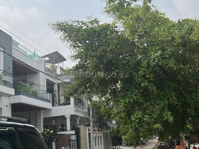 Residential Plot in Gomti Nagar for resale Lucknow. The reference number is 18714912