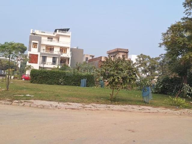 Residential Plot in Gomti Nagar for resale Lucknow. The reference number is 19214975