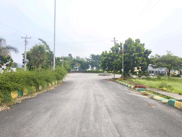 Residential Plot in Hosur for resale Bangalore. The reference number is 13902771