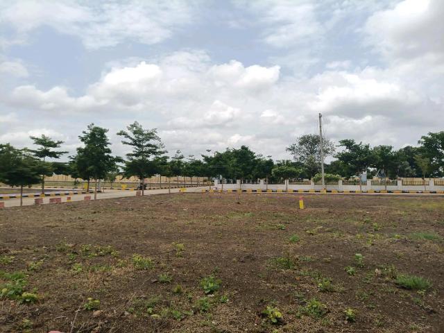 Residential Plot in Isnapur for resale Sangareddy. The reference number is 20734927