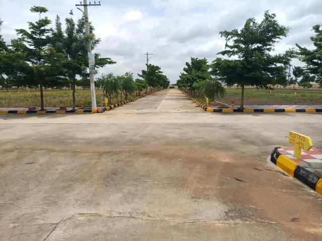 Residential Plot in Isnapur for resale Sangareddy. The reference number is 20734954