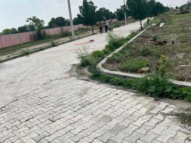 Residential Plot in Jait for resale Vrindavan. The reference number is 19970167