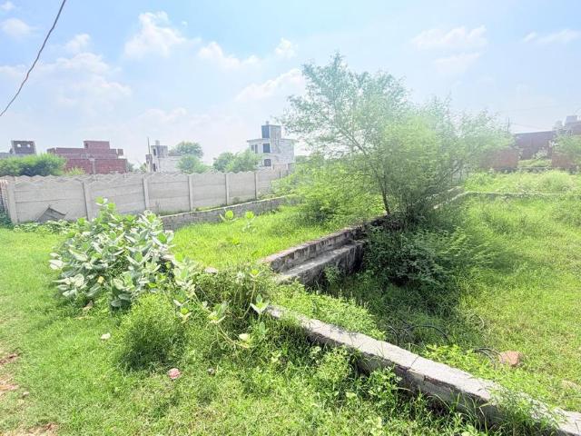 Residential Plot in Jait for resale Vrindavan. The reference number is 20901672