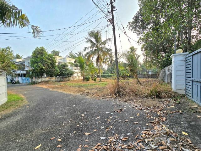 Residential Plot in Kakkanad for resale Kochi. The reference number is 16588457