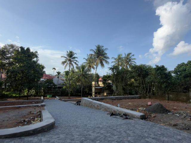 Residential Plot in Kakkanad for resale Kochi. The reference number is 20945129