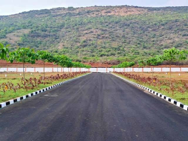 Residential Plot in Kapuluppada for resale Visakhapatnam. The reference number is 19919872