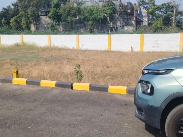 Residential Plot in Karapakkam for resale Chennai. The reference number is 20379347