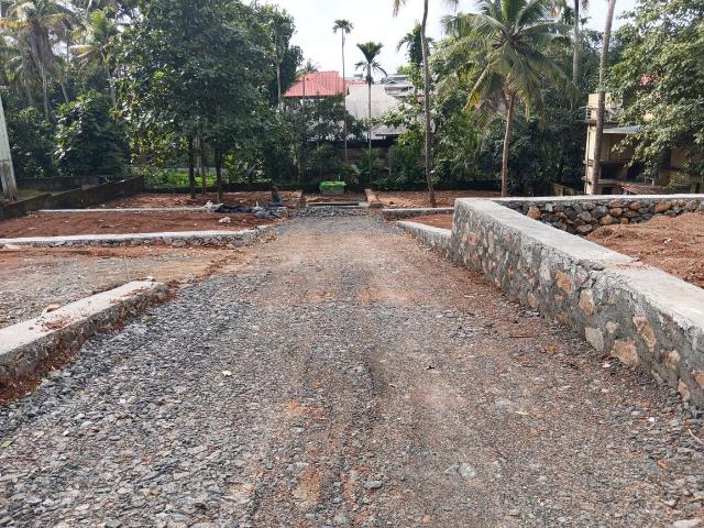 Residential Plot in Palarivattom for resale Kochi. The reference number is 20955732