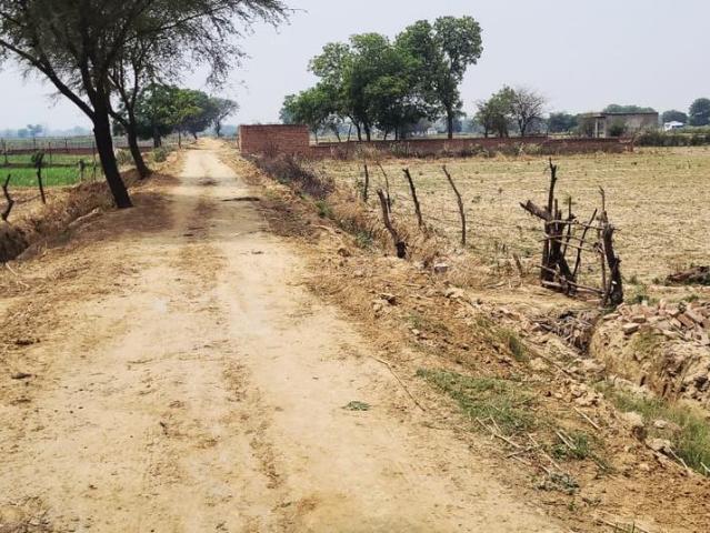 Residential Plot in Parikrama Marg for resale Vrindavan. The reference number is 20957896